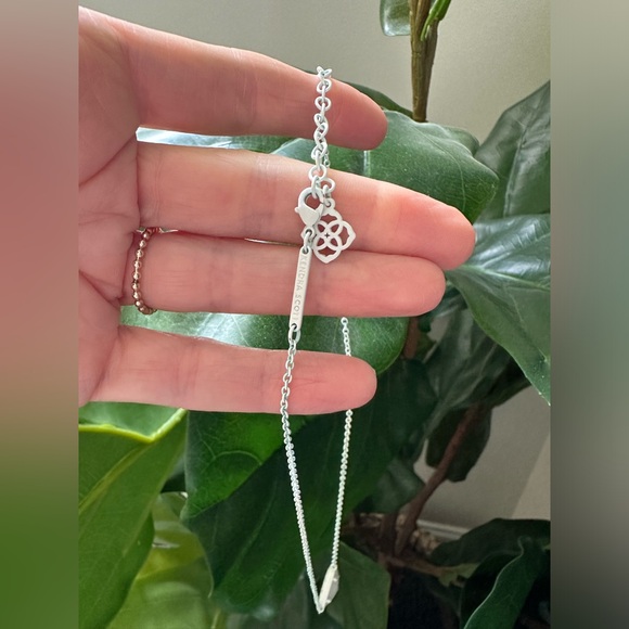 Kendra Scott White Elisa Pendant - Picture 4 of 8